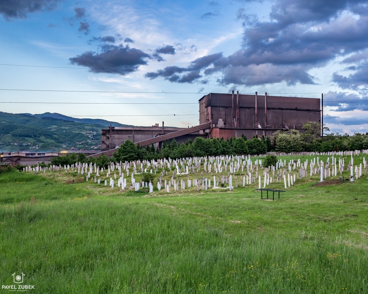 Željezara Zenica, Bosna a Hercegovina, ocelárna a hřbitov